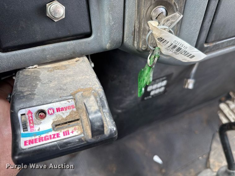 image for item EJ3175 2002 International MA025 flatbed truck