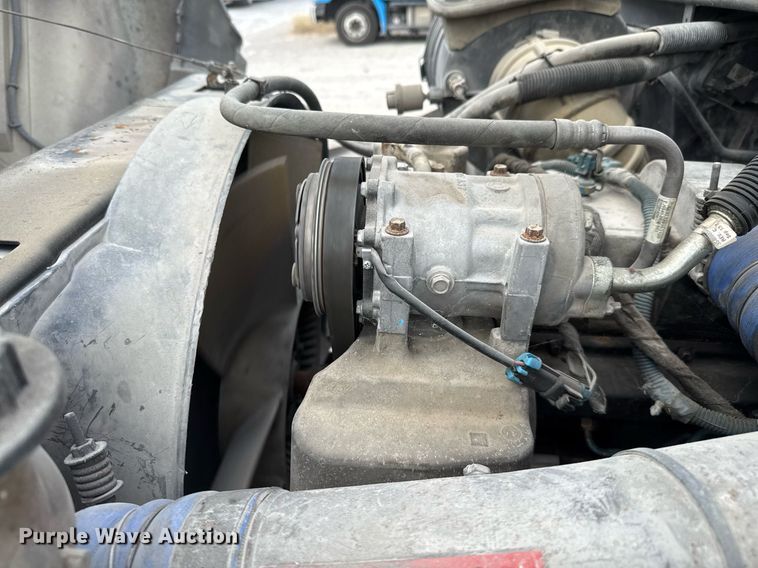 image for item EJ3175 2002 International MA025 flatbed truck