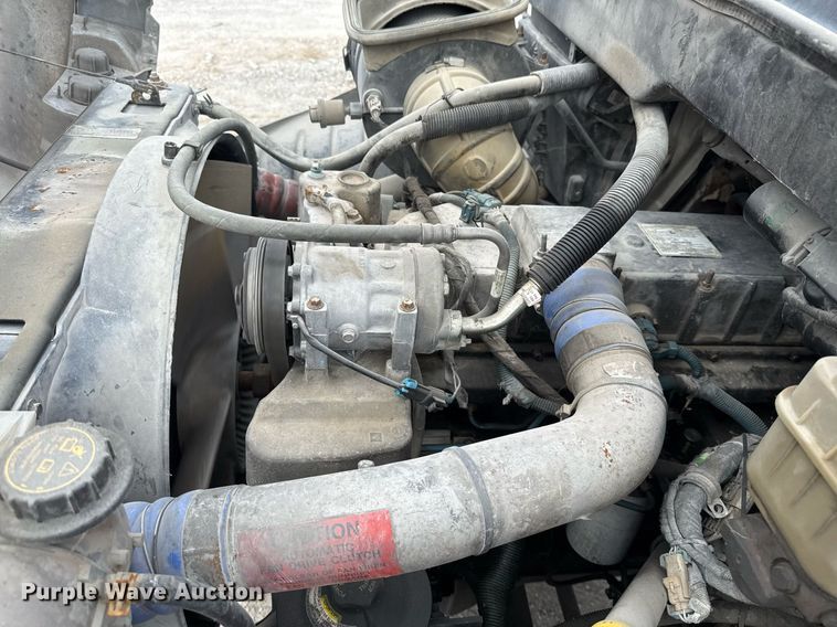 image for item EJ3175 2002 International MA025 flatbed truck