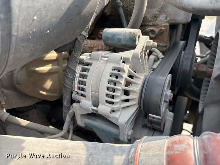 image for item EJ3175 2002 International MA025 flatbed truck