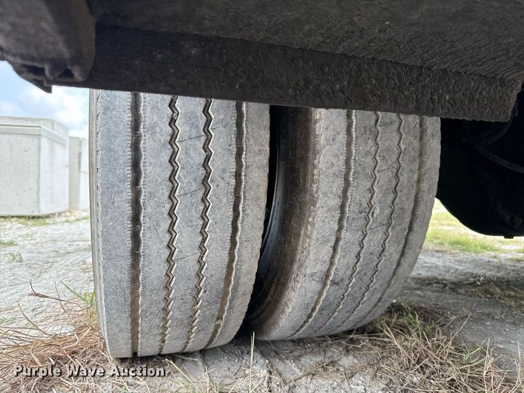 image for item EJ3175 2002 International MA025 flatbed truck