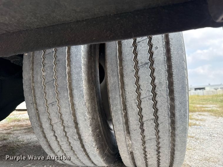 image for item EJ3175 2002 International MA025 flatbed truck