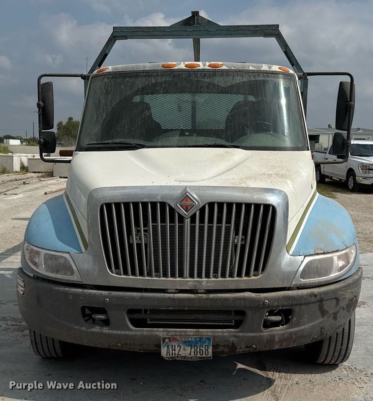 image for item EJ3176 2003 International MA025  flatbed truck