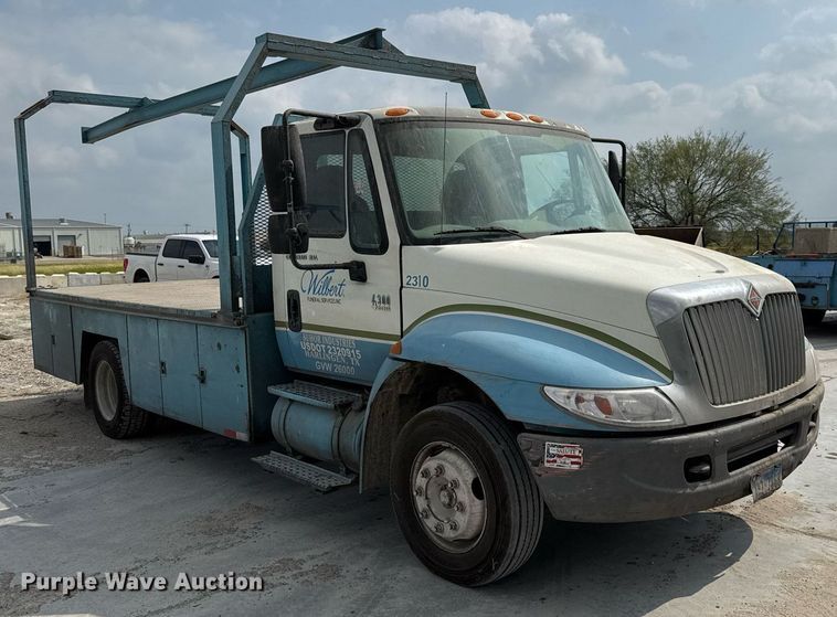 image for item EJ3176 2003 International MA025  flatbed truck