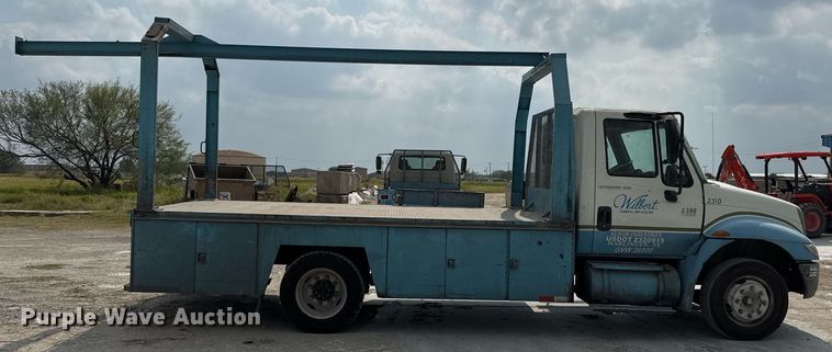 image for item EJ3176 2003 International MA025  flatbed truck