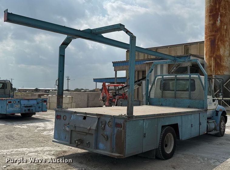 image for item EJ3176 2003 International MA025  flatbed truck