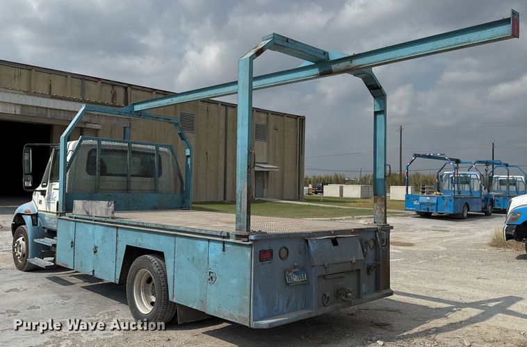 image for item EJ3176 2003 International MA025  flatbed truck