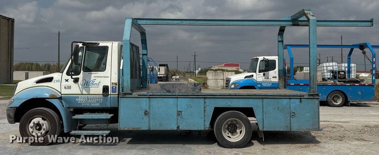 image for item EJ3176 2003 International MA025  flatbed truck