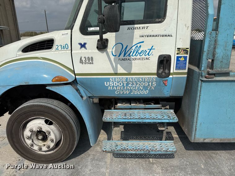 image for item EJ3176 2003 International MA025  flatbed truck