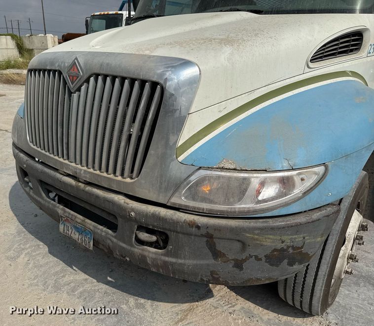 image for item EJ3176 2003 International MA025  flatbed truck