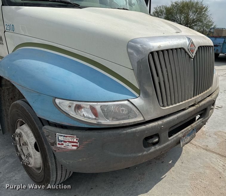 image for item EJ3176 2003 International MA025  flatbed truck