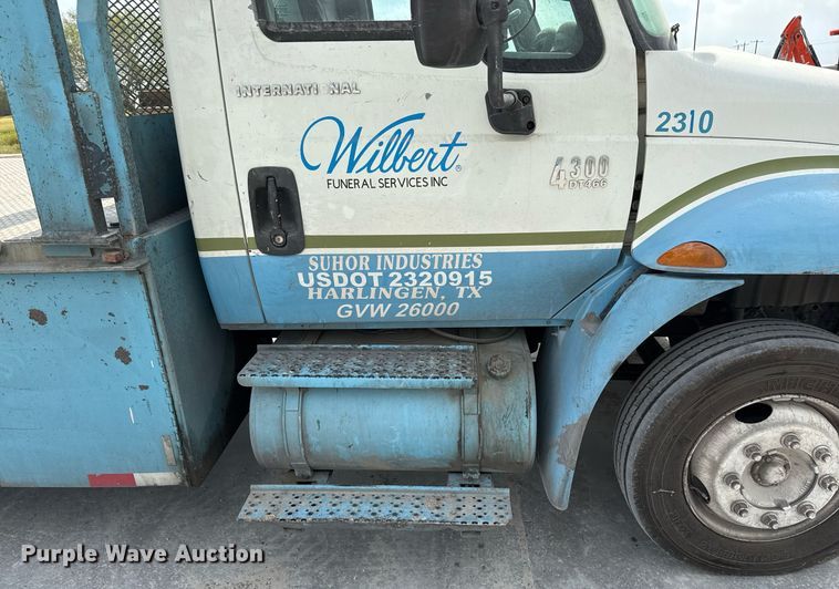 image for item EJ3176 2003 International MA025  flatbed truck