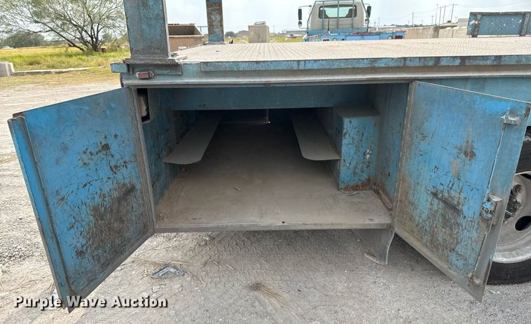 image for item EJ3176 2003 International MA025  flatbed truck