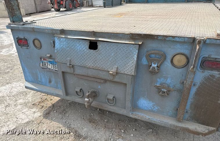 image for item EJ3176 2003 International MA025  flatbed truck