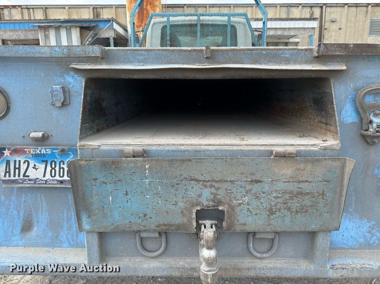 image for item EJ3176 2003 International MA025  flatbed truck