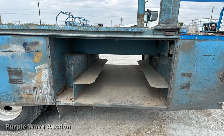 image for item EJ3176 2003 International MA025  flatbed truck