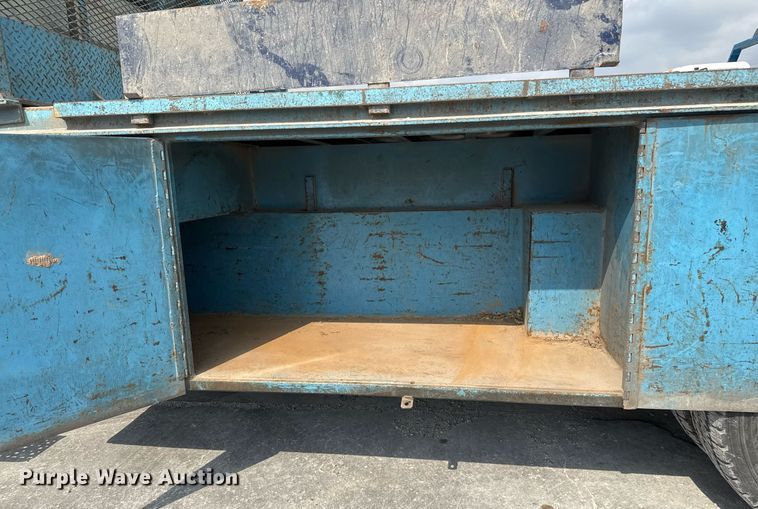 image for item EJ3176 2003 International MA025  flatbed truck