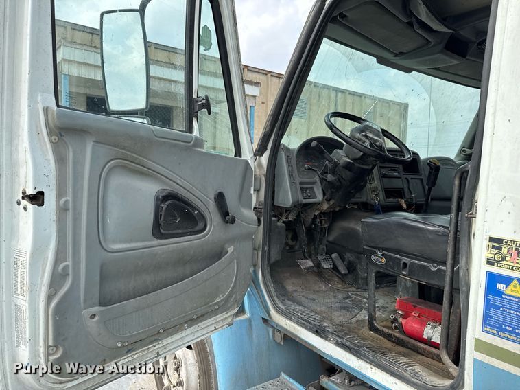 image for item EJ3176 2003 International MA025  flatbed truck