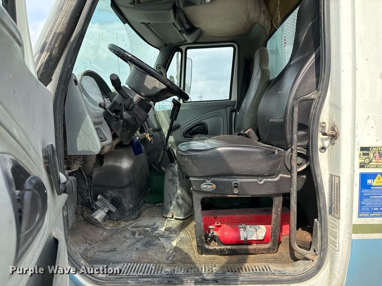 image for item EJ3176 2003 International MA025  flatbed truck