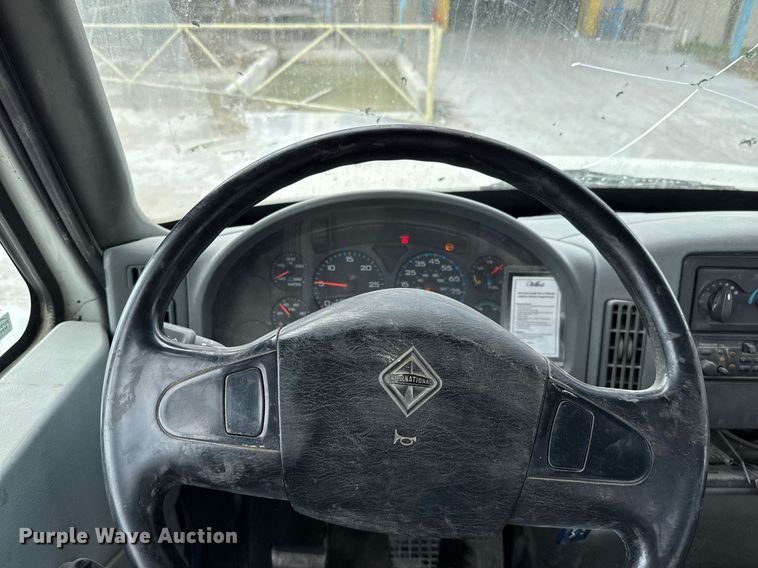 image for item EJ3176 2003 International MA025  flatbed truck