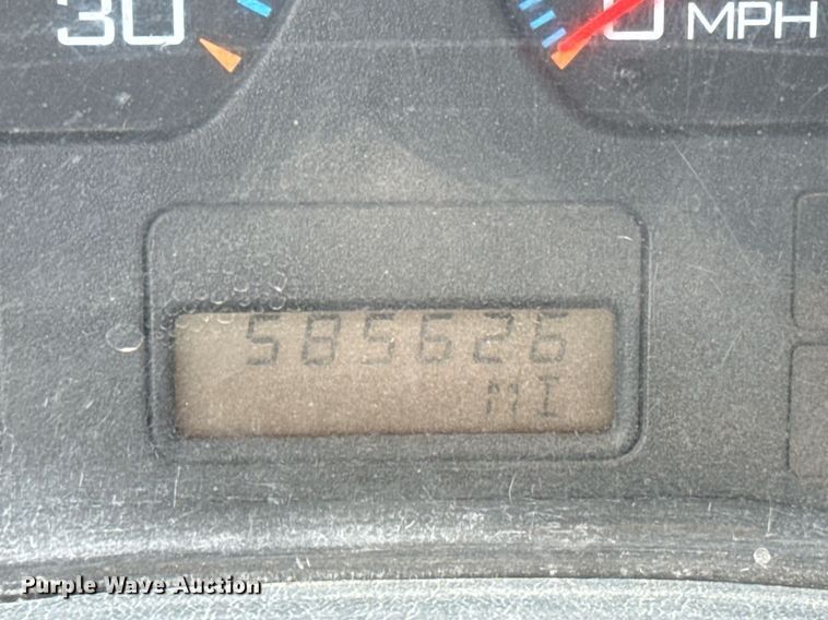 image for item EJ3176 2003 International MA025  flatbed truck