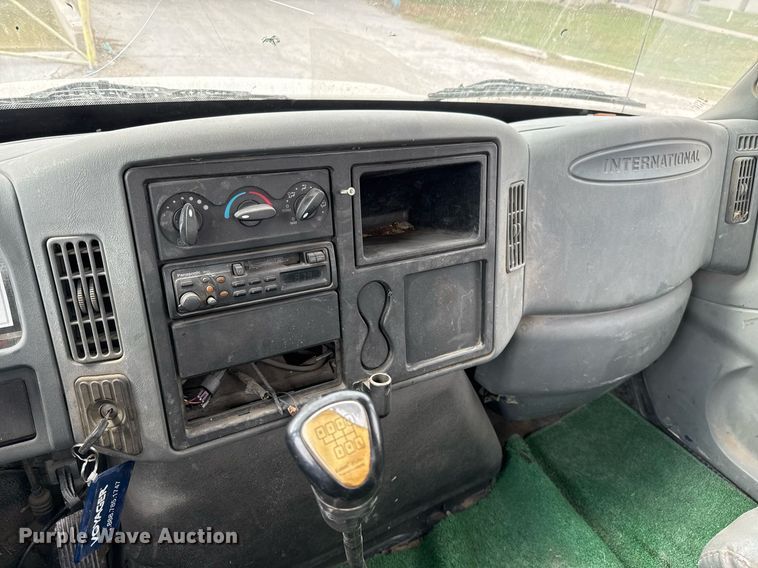 image for item EJ3176 2003 International MA025  flatbed truck