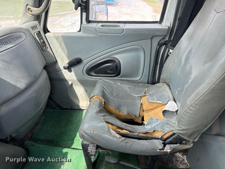 image for item EJ3176 2003 International MA025  flatbed truck