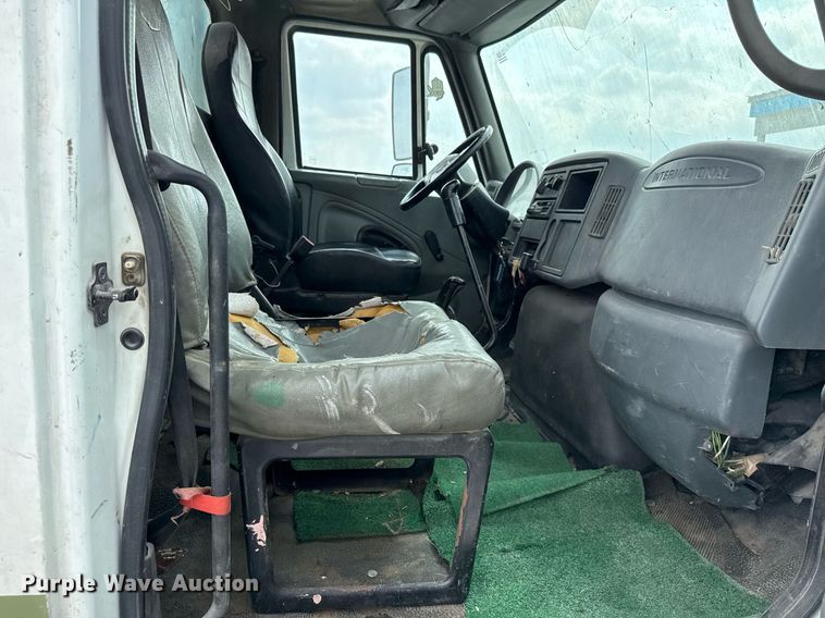 image for item EJ3176 2003 International MA025  flatbed truck