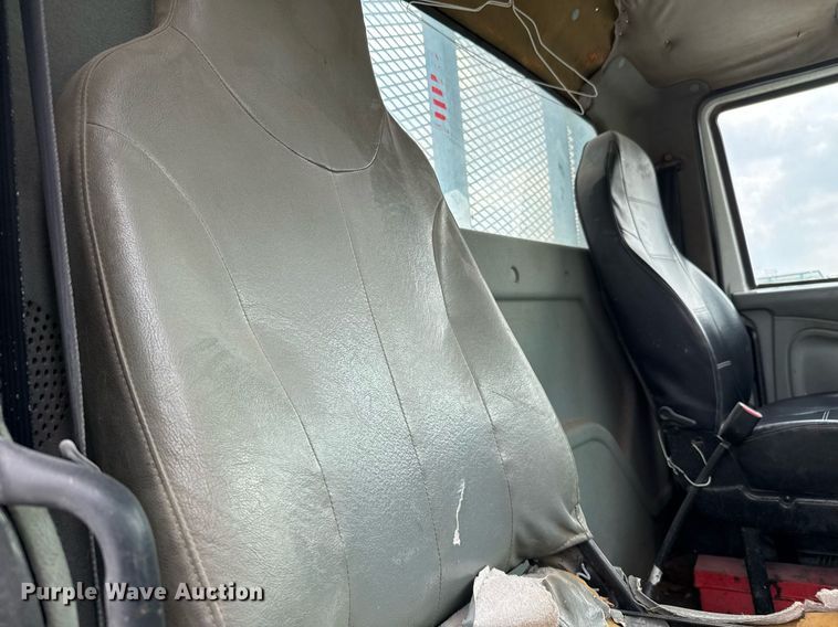 image for item EJ3176 2003 International MA025  flatbed truck