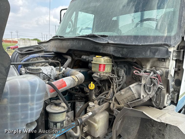 image for item EJ3176 2003 International MA025  flatbed truck