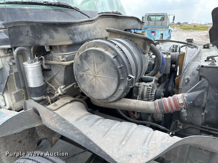 image for item EJ3176 2003 International MA025  flatbed truck