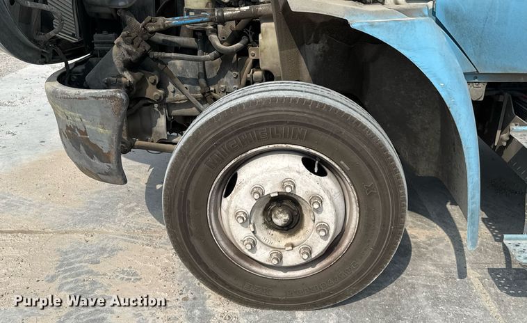 image for item EJ3176 2003 International MA025  flatbed truck