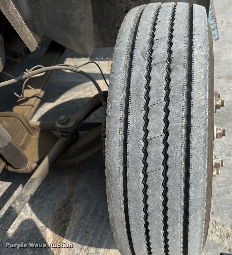 image for item EJ3176 2003 International MA025  flatbed truck