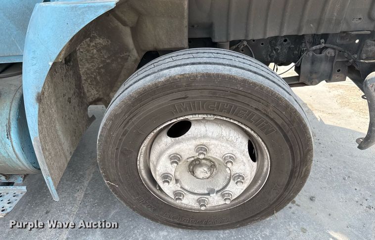 image for item EJ3176 2003 International MA025  flatbed truck