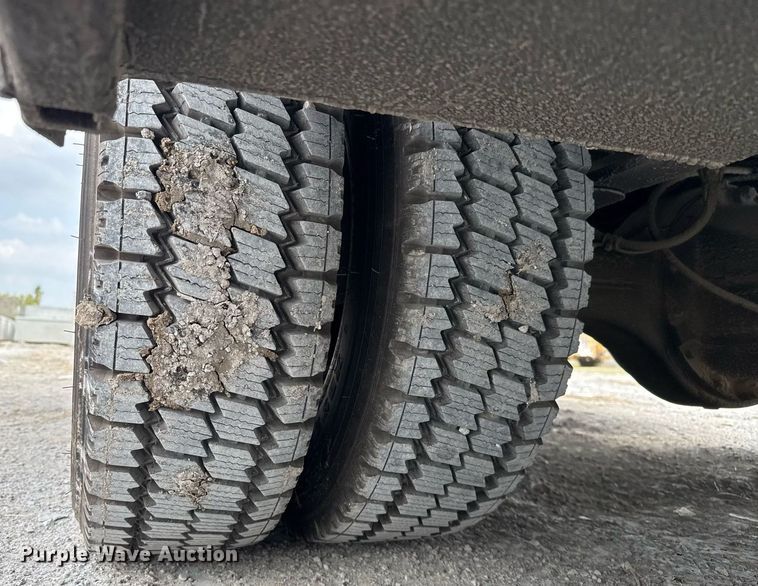 image for item EJ3176 2003 International MA025  flatbed truck