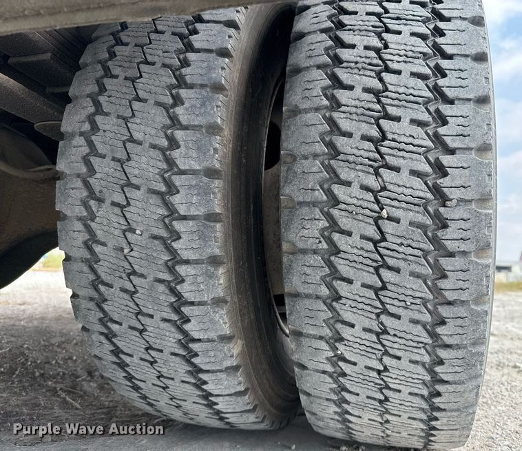 image for item EJ3176 2003 International MA025  flatbed truck