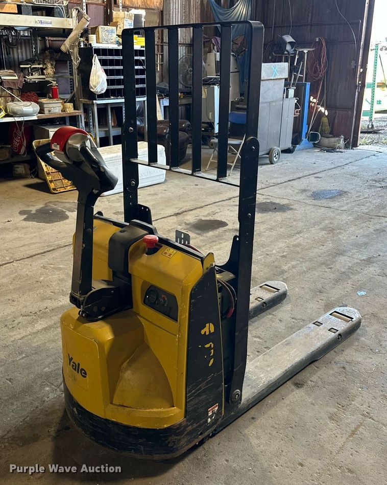 image for item EJ4941 Yale MPB045VGN24T2746 pallet jack