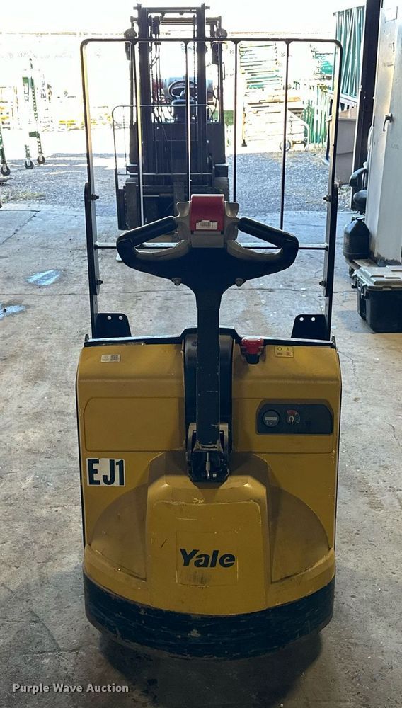 image for item EJ4941 Yale MPB045VGN24T2746 pallet jack