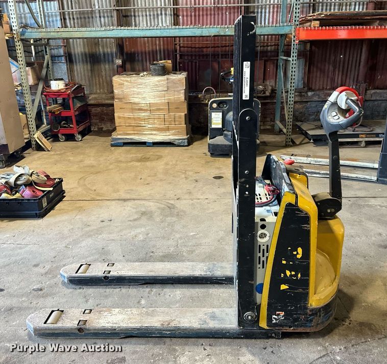 image for item EJ4941 Yale MPB045VGN24T2746 pallet jack