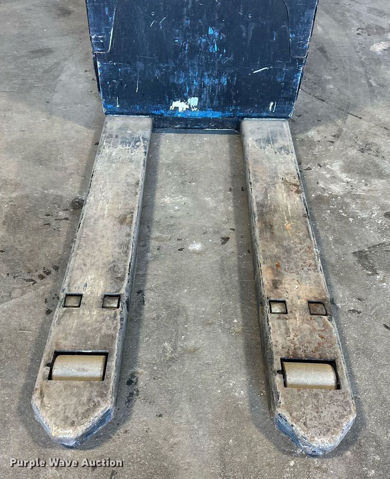 image for item EJ4941 Yale MPB045VGN24T2746 pallet jack