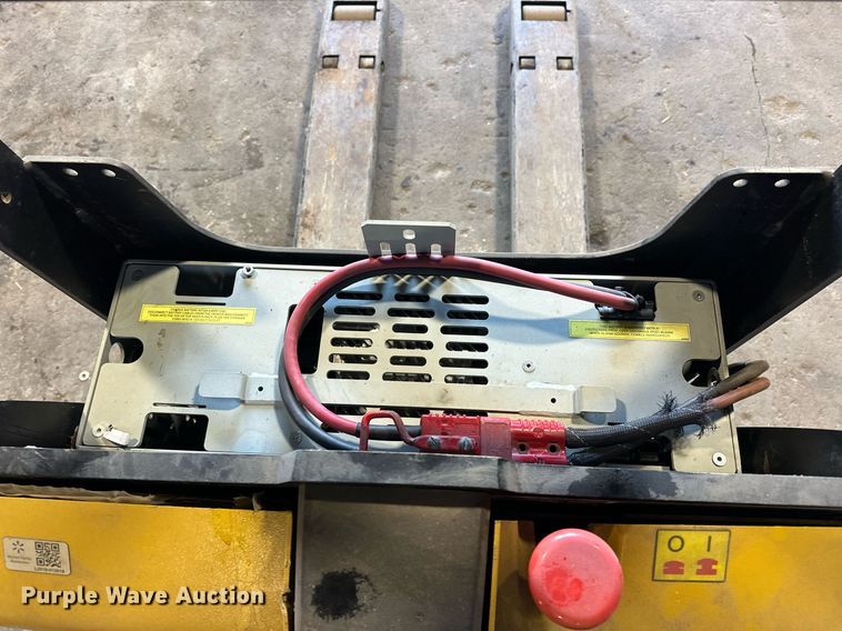 image for item EJ4941 Yale MPB045VGN24T2746 pallet jack