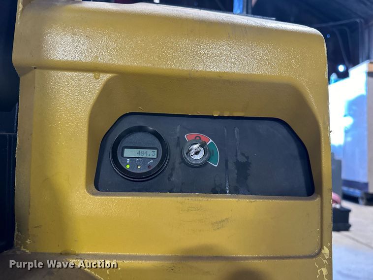 image for item EJ4941 Yale MPB045VGN24T2746 pallet jack