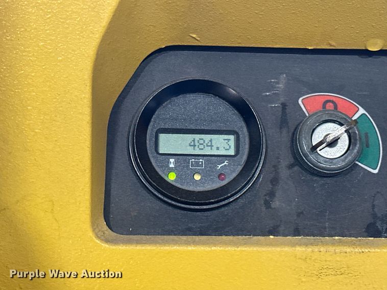 image for item EJ4941 Yale MPB045VGN24T2746 pallet jack