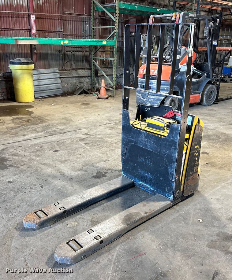 image for item EJ4942 Yale MBP045VGN24T2746 pallet jack