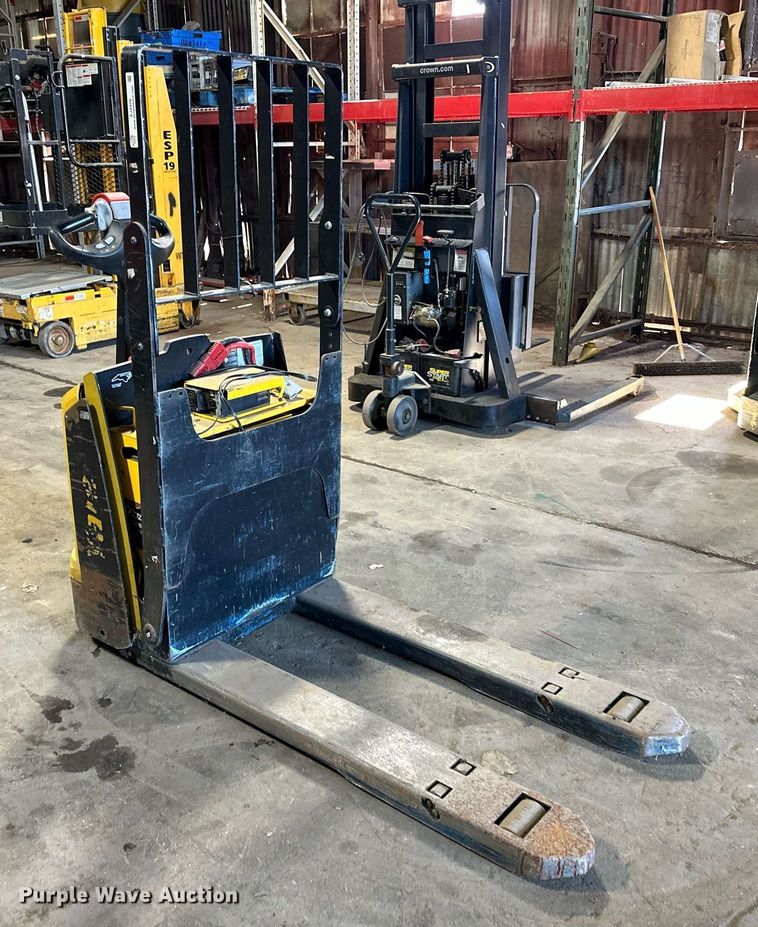 image for item EJ4942 Yale MBP045VGN24T2746 pallet jack