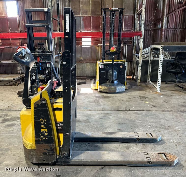 image for item EJ4942 Yale MBP045VGN24T2746 pallet jack