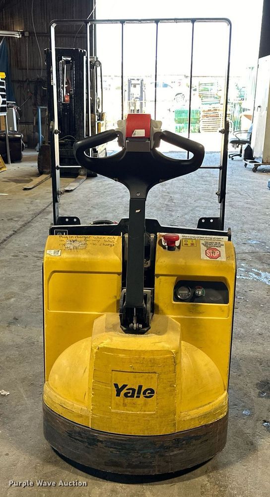 image for item EJ4942 Yale MBP045VGN24T2746 pallet jack