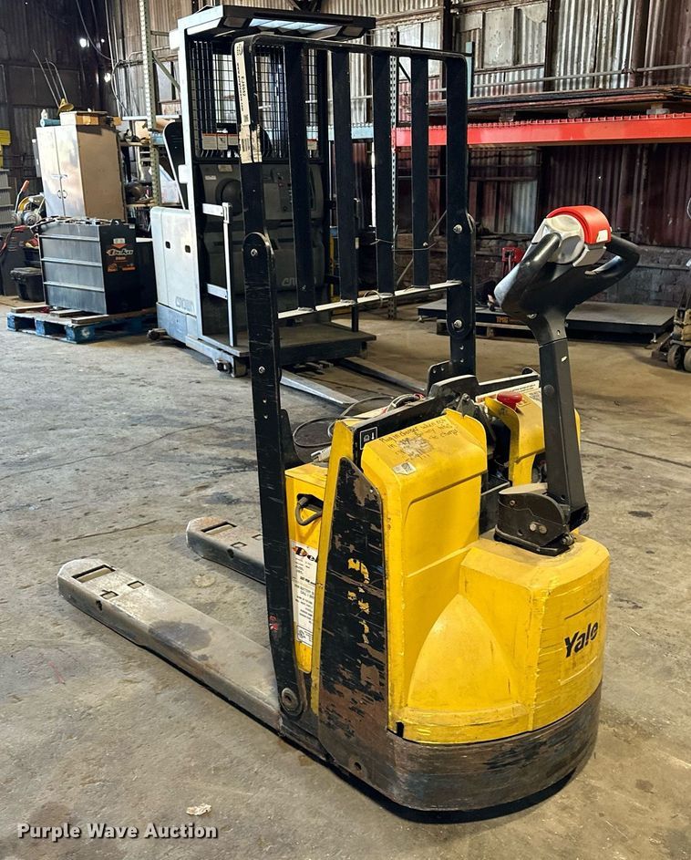 image for item EJ4942 Yale MBP045VGN24T2746 pallet jack