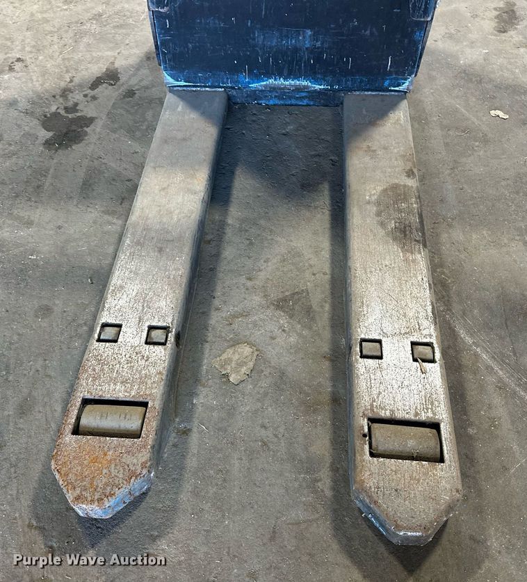 image for item EJ4942 Yale MBP045VGN24T2746 pallet jack