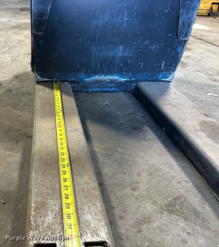 image for item EJ4942 Yale MBP045VGN24T2746 pallet jack